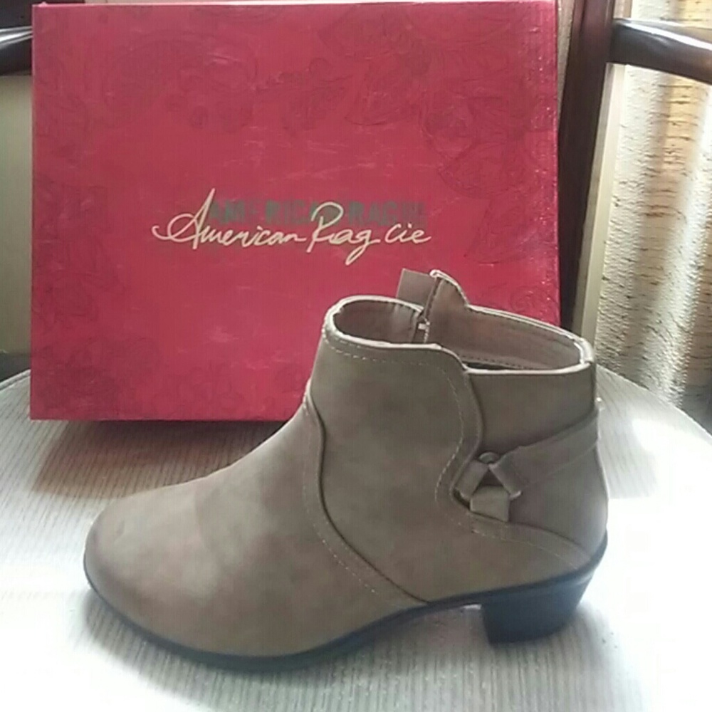 Short boots